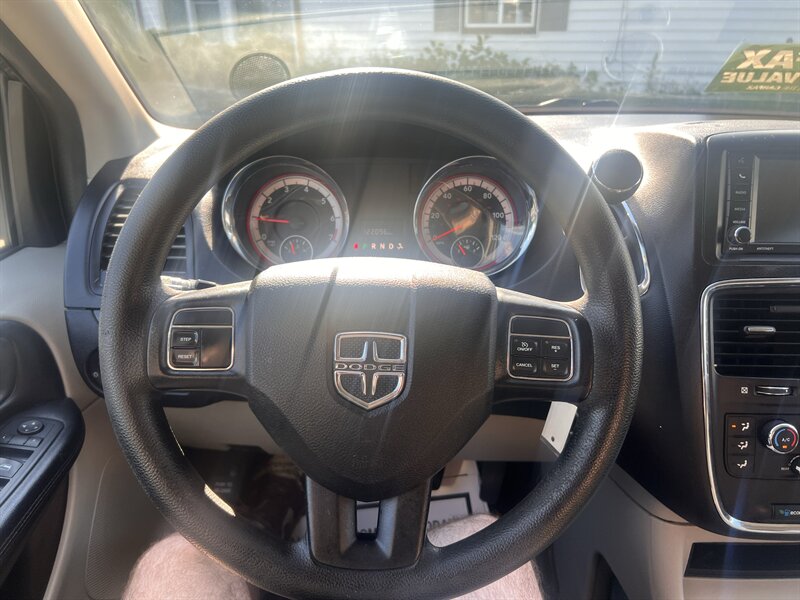 2017 Dodge Grand Caravan SE - Photo 12 - Madison, OH 44057