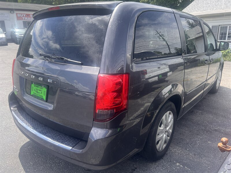 2017 Dodge Grand Caravan SE - Photo 5 - Madison, OH 44057