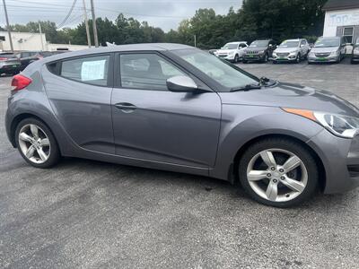 2013 Hyundai Veloster - Photo 4 - Madison, OH 44057