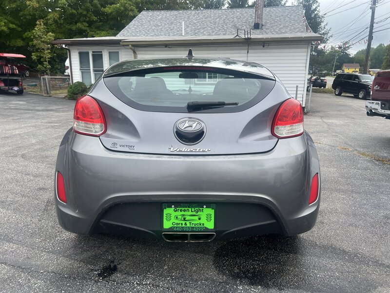 2013 Hyundai Veloster - Photo 6 - Madison, OH 44057