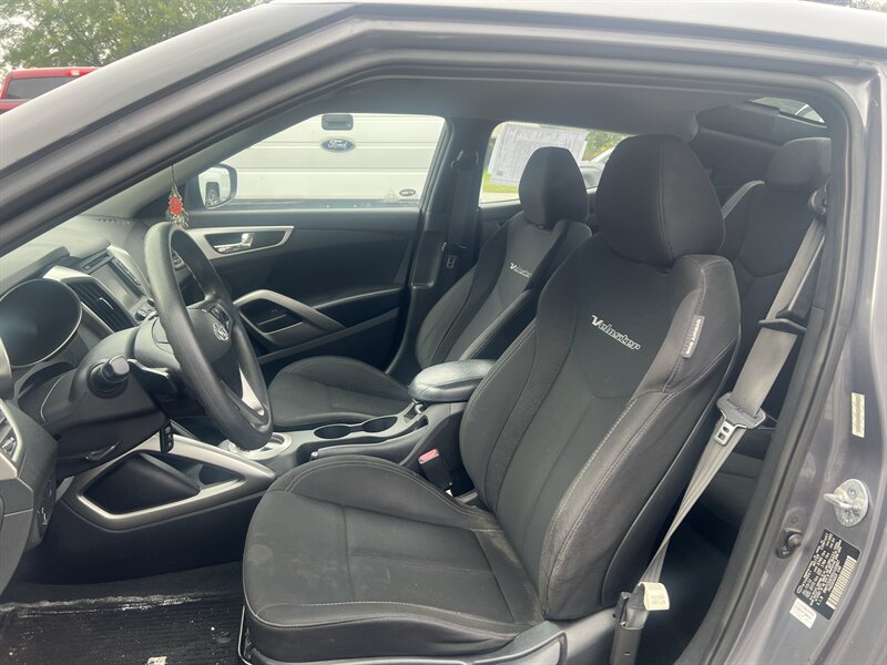 2013 Hyundai Veloster - Photo 9 - Madison, OH 44057