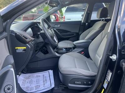 2017 Hyundai Santa Fe SE   - Photo 9 - Madison, OH 44057