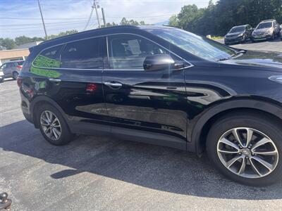 2017 Hyundai Santa Fe SE - Photo 4 - Madison, OH 44057