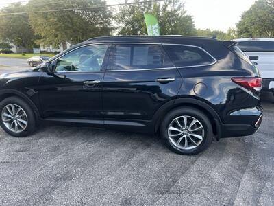 2017 Hyundai Santa Fe SE   - Photo 8 - Madison, OH 44057