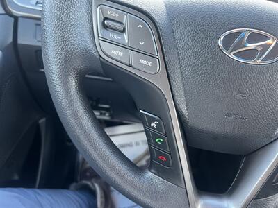 2017 Hyundai Santa Fe SE   - Photo 15 - Madison, OH 44057