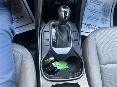 2017 Hyundai Santa Fe SE   - Photo 20 - Madison, OH 44057