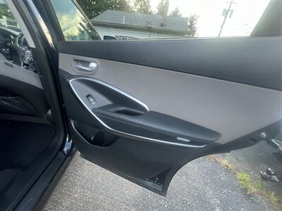 2017 Hyundai Santa Fe SE   - Photo 33 - Madison, OH 44057