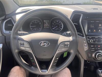 2017 Hyundai Santa Fe SE - Photo 11 - Madison, OH 44057