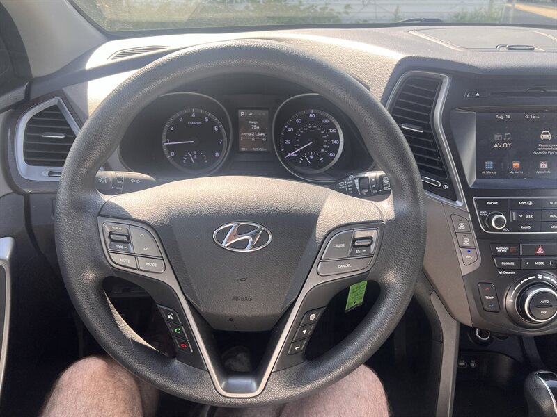 2017 Hyundai Santa Fe SE - Photo 11 - Madison, OH 44057