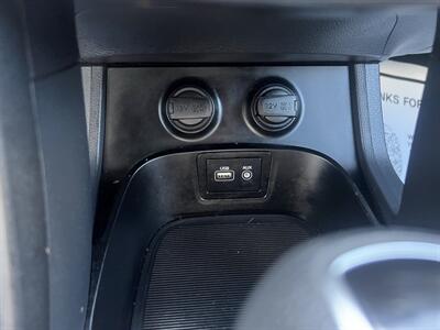 2017 Hyundai Santa Fe SE   - Photo 19 - Madison, OH 44057