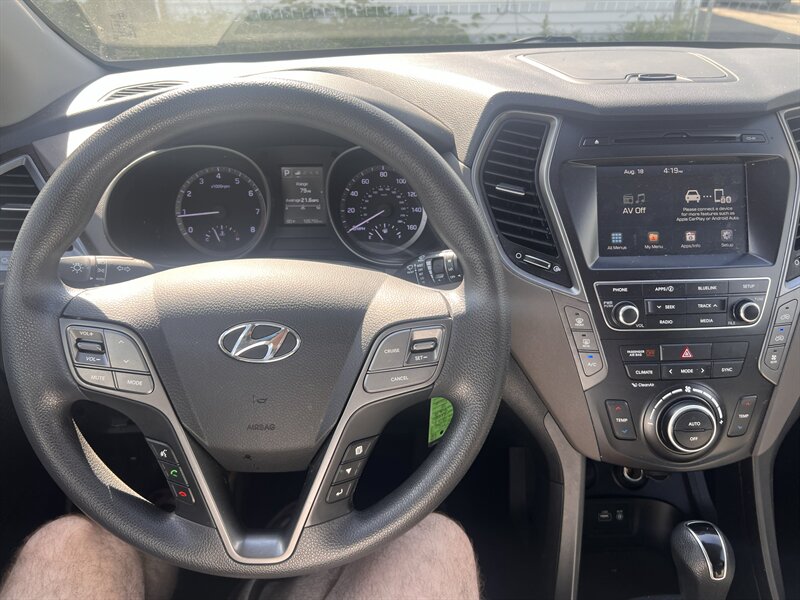 2017 Hyundai Santa Fe SE - Photo 10 - Madison, OH 44057