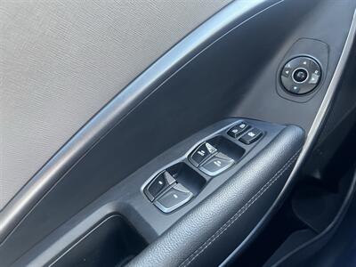 2017 Hyundai Santa Fe SE   - Photo 17 - Madison, OH 44057