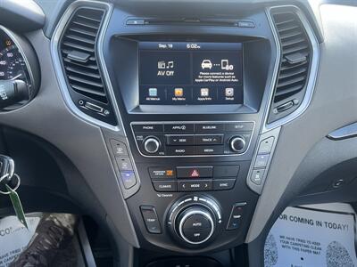 2017 Hyundai Santa Fe SE   - Photo 18 - Madison, OH 44057