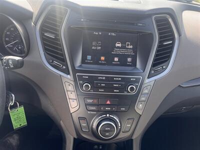 2017 Hyundai Santa Fe SE - Photo 13 - Madison, OH 44057
