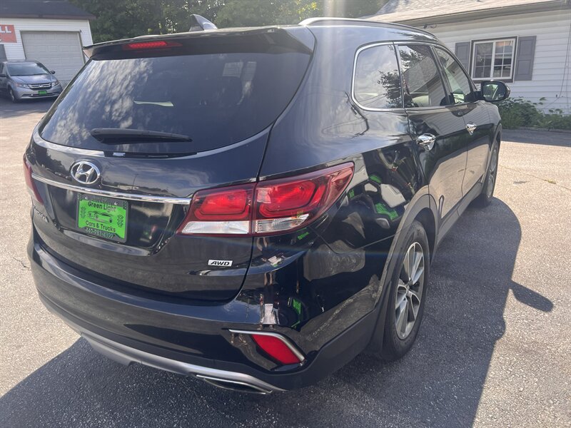 2017 Hyundai Santa Fe SE - Photo 5 - Madison, OH 44057