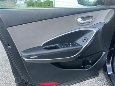 2017 Hyundai Santa Fe SE   - Photo 10 - Madison, OH 44057