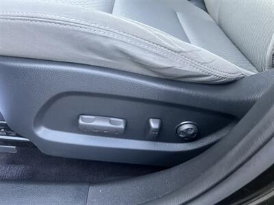 2017 Hyundai Santa Fe SE   - Photo 11 - Madison, OH 44057