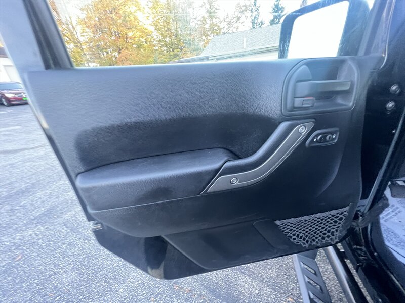 2017 Jeep Wrangler Sport - Photo 14 - Madison, OH 44057