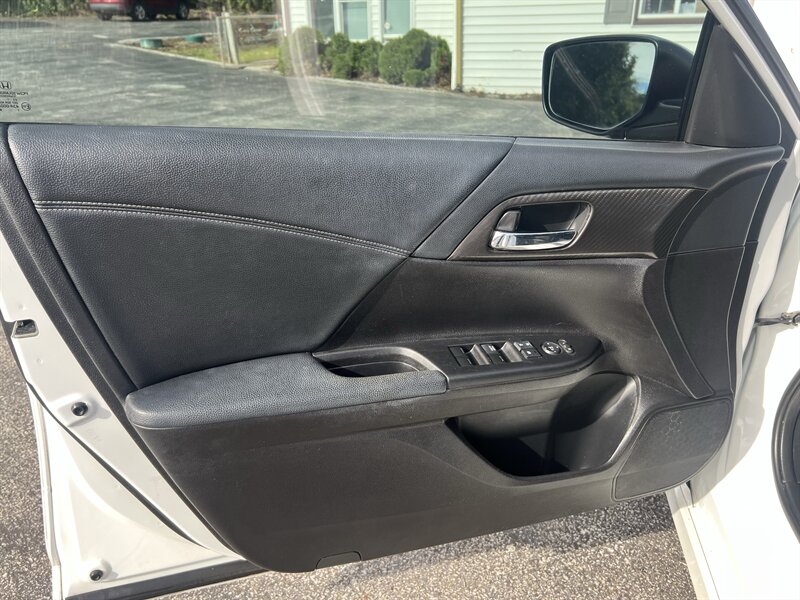 2017 Honda Accord Sport - Photo 10 - Madison, OH 44057