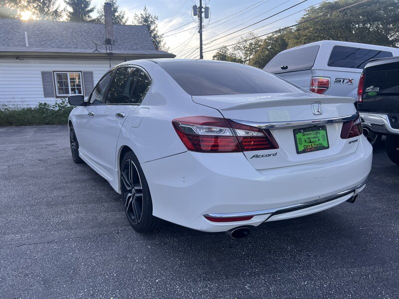 2017 Honda Accord Sport - Photo 8 - Madison, OH 44057