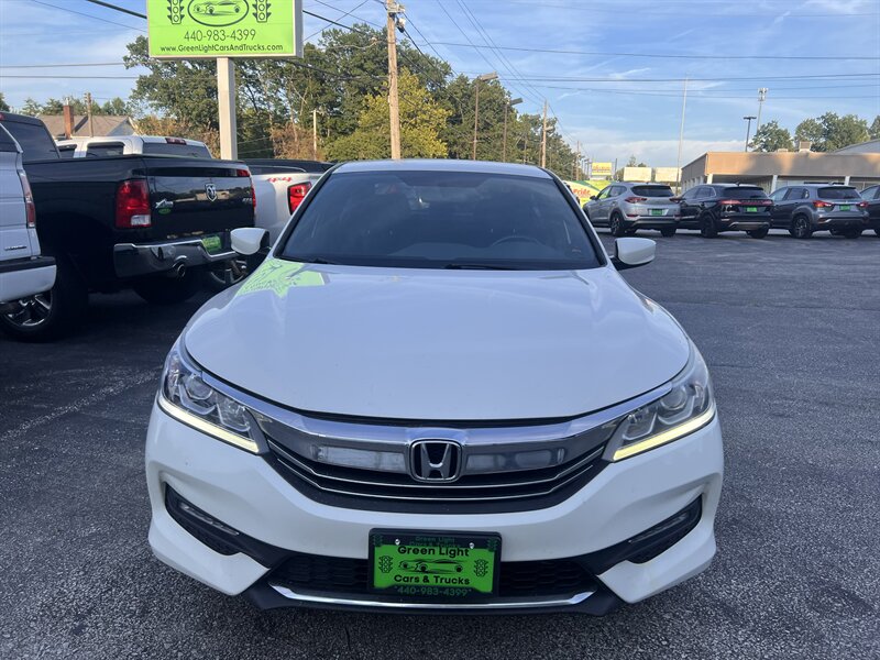 2017 Honda Accord Sport - Photo 2 - Madison, OH 44057