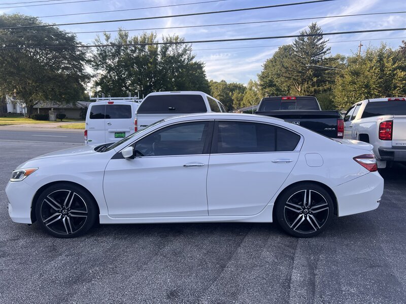 2017 Honda Accord Sport - Photo 7 - Madison, OH 44057