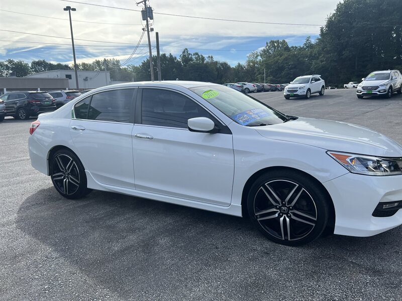2017 Honda Accord Sport - Photo 4 - Madison, OH 44057