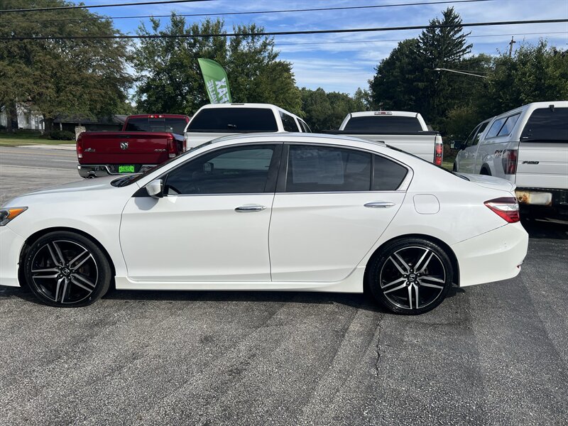 2017 Honda Accord Sport - Photo 6 - Madison, OH 44057