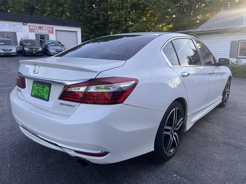 2017 Honda Accord Sport - Photo 4 - Madison, OH 44057