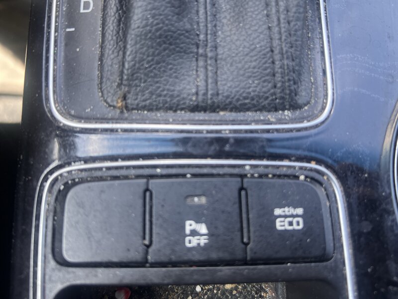 2015 Kia Sorento LX - Photo 12 - Madison, OH 44057