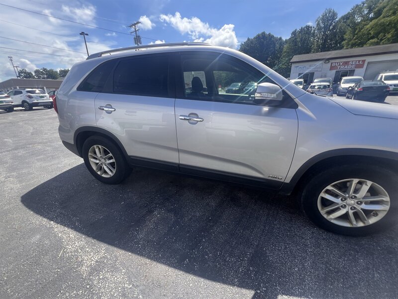 2015 Kia Sorento LX - Photo 4 - Madison, OH 44057