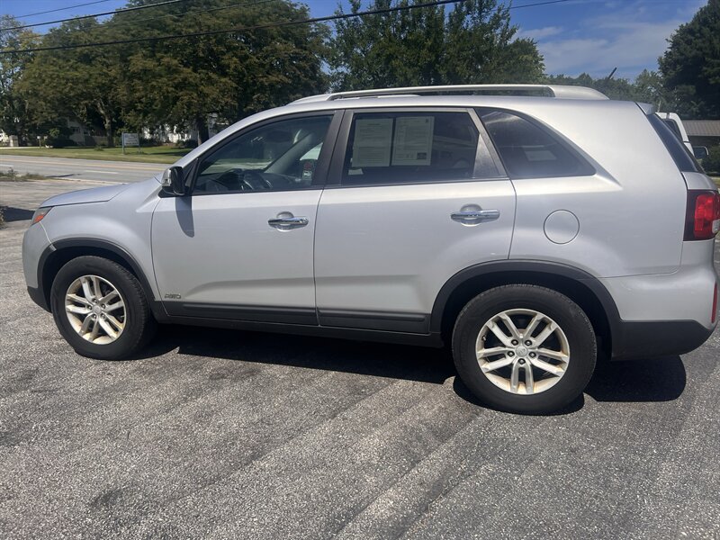 2015 Kia Sorento LX - Photo 8 - Madison, OH 44057