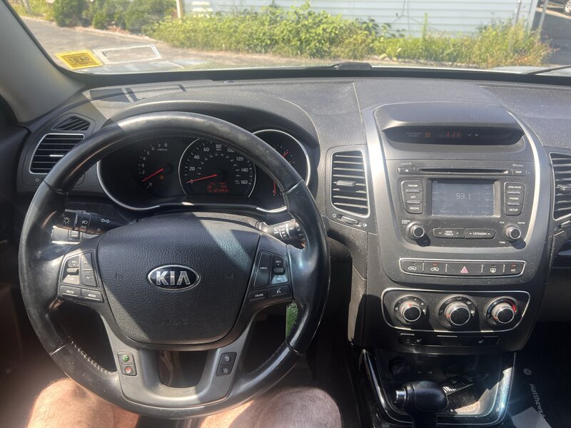 2015 Kia Sorento LX - Photo 10 - Madison, OH 44057