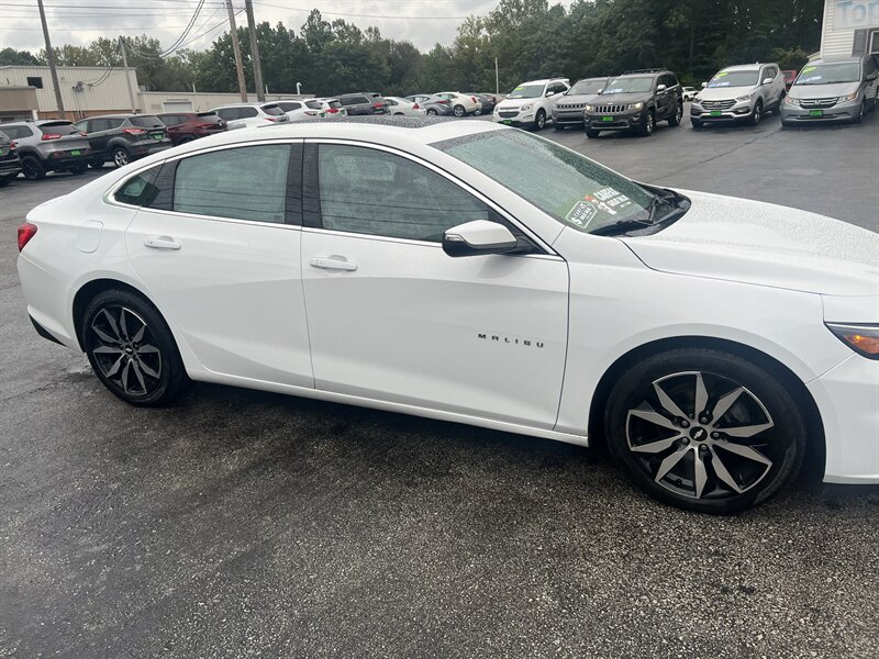2016 Chevrolet Malibu LT - Photo 4 - Madison, OH 44057