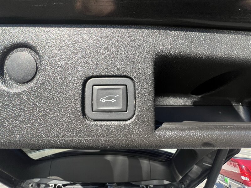 2018 Chevrolet Equinox LT - Photo 33 - Madison, OH 44057