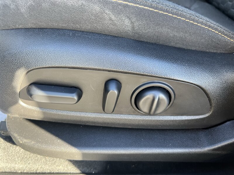 2018 Chevrolet Equinox LT - Photo 8 - Madison, OH 44057