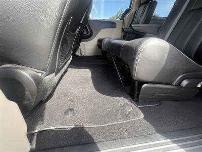 2016 Chrysler Town & Country Touring-L   - Photo 24 - Madison, OH 44057