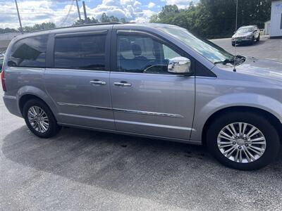 2016 Chrysler Town & Country Touring-L   - Photo 4 - Madison, OH 44057