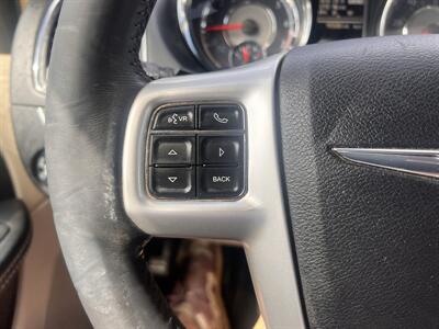 2016 Chrysler Town & Country Touring-L   - Photo 16 - Madison, OH 44057