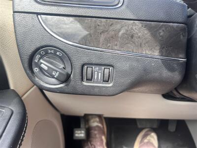 2016 Chrysler Town & Country Touring-L   - Photo 13 - Madison, OH 44057