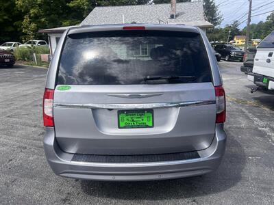 2016 Chrysler Town & Country Touring-L   - Photo 6 - Madison, OH 44057