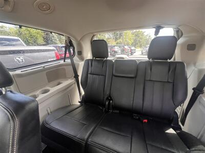 2016 Chrysler Town & Country Touring-L   - Photo 25 - Madison, OH 44057