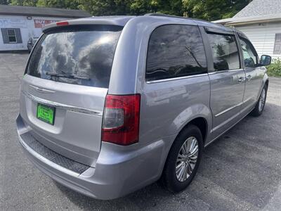 2016 Chrysler Town & Country Touring-L   - Photo 5 - Madison, OH 44057