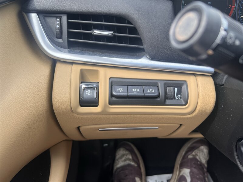 2013 Cadillac XTS Premium Collection - Photo 15 - Madison, OH 44057
