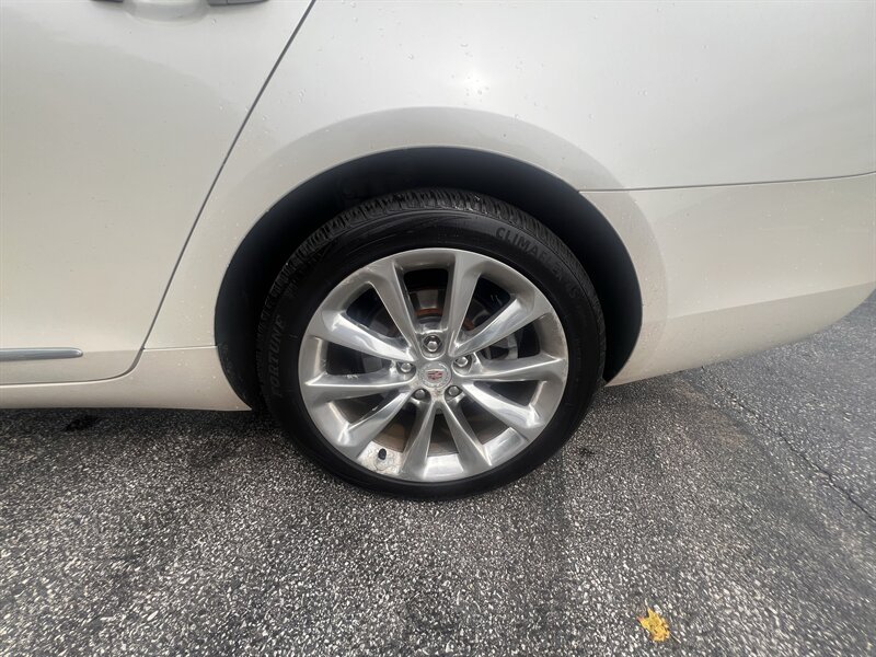 2013 Cadillac XTS Premium Collection - Photo 41 - Madison, OH 44057