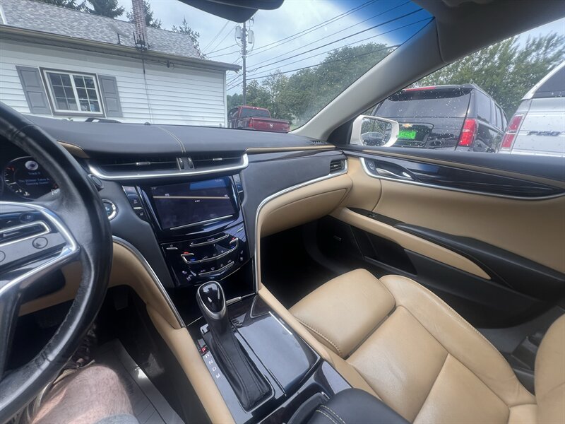 2013 Cadillac XTS Premium Collection - Photo 24 - Madison, OH 44057