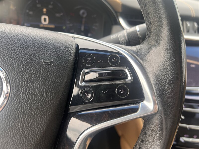 2013 Cadillac XTS Premium Collection - Photo 17 - Madison, OH 44057