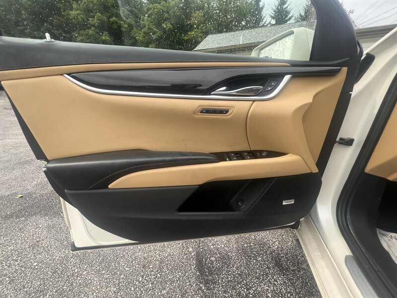 2013 Cadillac XTS Premium Collection - Photo 9 - Madison, OH 44057