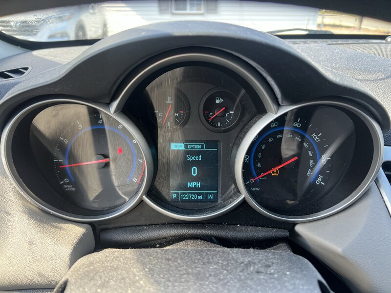 2016 Chevrolet Cruze LT - Photo 10 - Madison, OH 44057