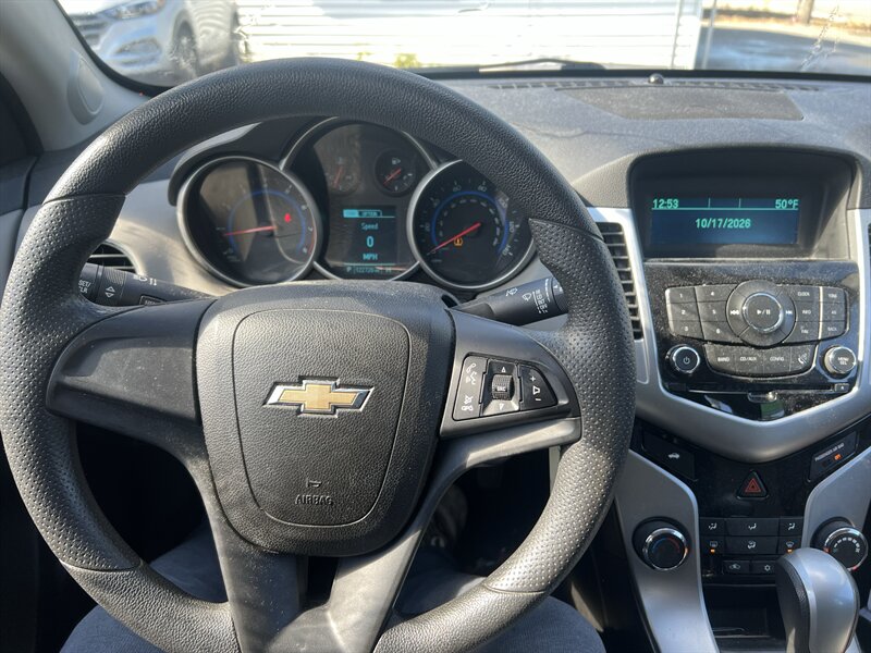 2016 Chevrolet Cruze LT - Photo 9 - Madison, OH 44057
